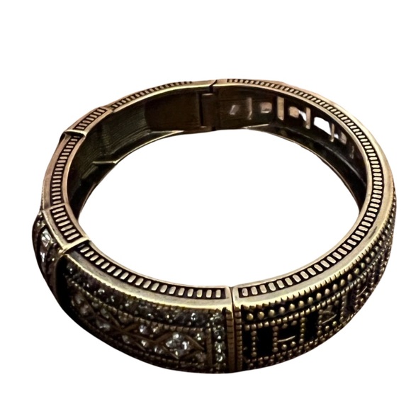 Thin baguette bangle textured pave crystal bracelet - Picture 5 of 6